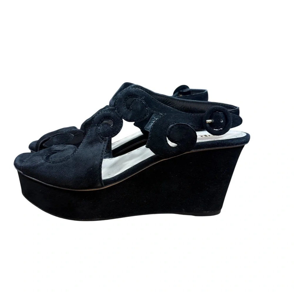 Prada Black and White Sandals with Gold Accents - Picture 4 of 6